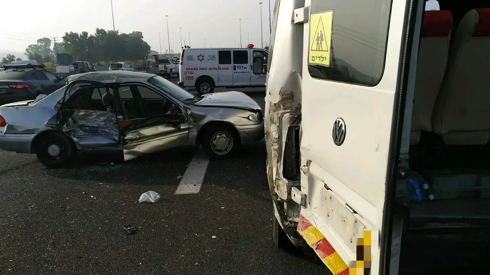 תאונת דרכים בין רכב הסעות לרכב פרטי כביש 6 מחלף נחשונים, 2 נפצעו באורח בינוני, 13 באורח קל תאונת דרכים בין רכב הסעות לרכב פרטי כביש 6 מחלף נחשונים, 2 נפצעו באורח בינוני, 13 באורח קל