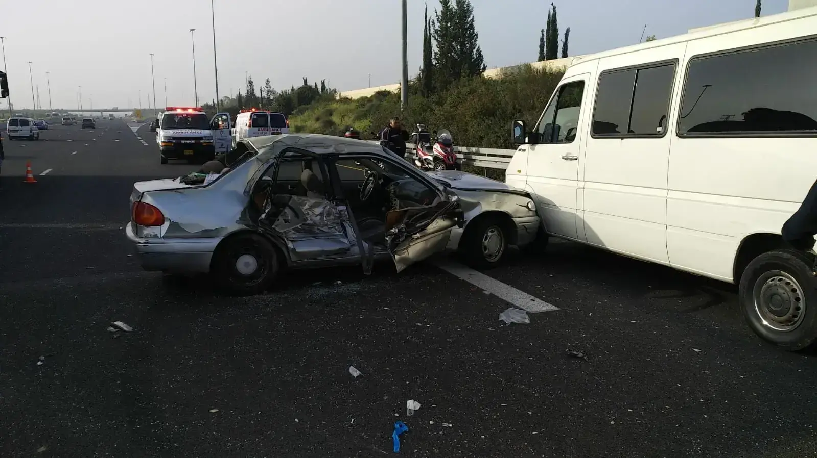 תאונת דרכים בין רכב הסעות לרכב פרטי כביש 6 מחלף נחשונים, 2 נפצעו באורח בינוני, 13 באורח קל תאונת דרכים בין רכב הסעות לרכב פרטי כביש 6 מחלף נחשונים, 2 נפצעו באורח בינוני, 13 באורח קל
