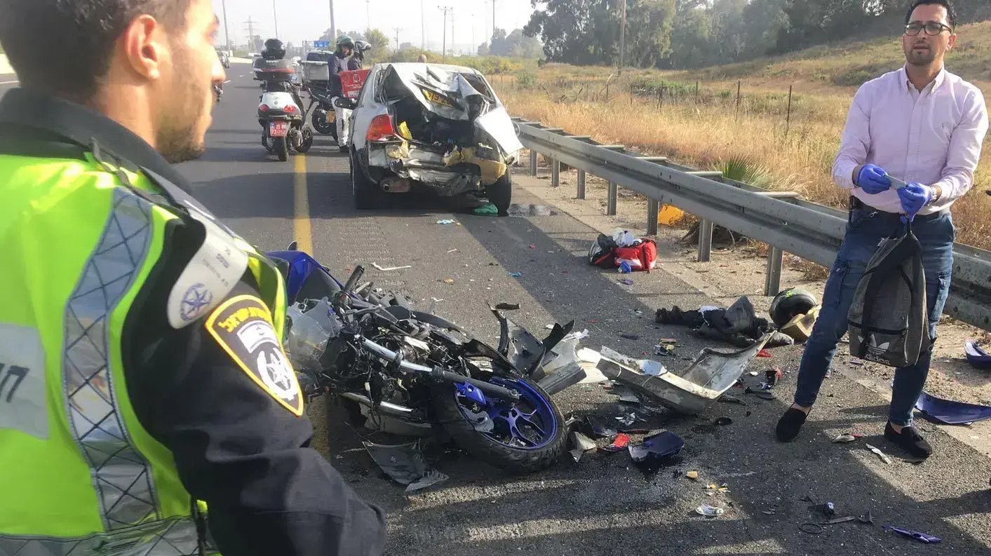 רוכב אופנוע במצב אנוש תאונת דרכים כביש 4 ראשון לציון רוכב אופנוע במצב אנוש תאונת דרכים כביש 4 ראשון לציון