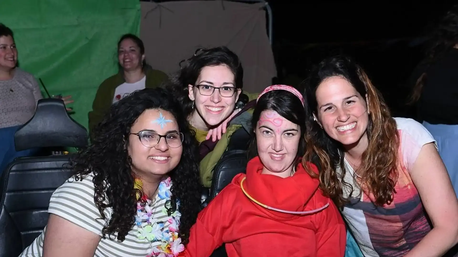 ניקול אזיזוב, ליחי פרנקו ומתנדבות עמותת "שמחה לילד", במסע משותף במדבר יהודה ניקול אזיזוב, ליחי פרנקו ומתנדבות עמותת "שמחה לילד", במסע משותף במדבר יהודה