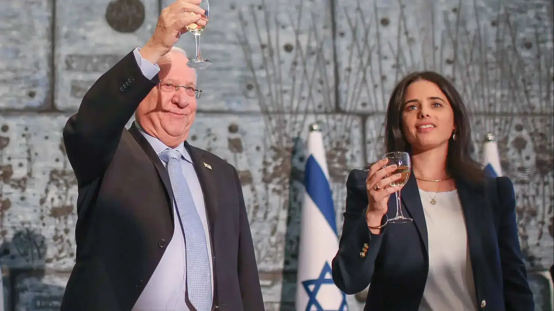הנשיא ראובן ריבלין עם שרת המשפטים איילת שקד, ינואר 2016 הנשיא ראובן ריבלין עם שרת המשפטים איילת שקד, ינואר 2016