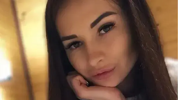 דוגמנית קפצה מקומה שישית דוגמנית קפצה מקומה שישית
