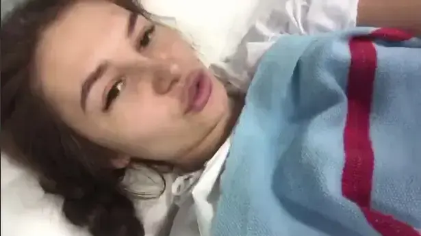 דוגמנית קפצה מקומה שישית דוגמנית קפצה מקומה שישית