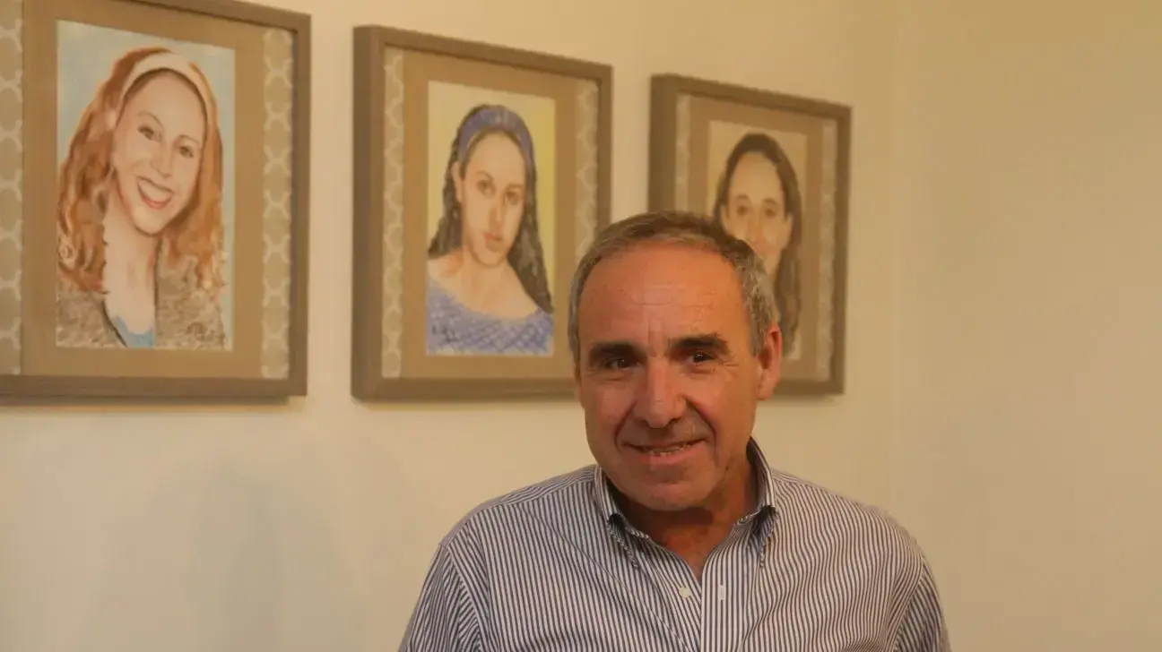 משה קפלינסקי ותמונות של קרן יעקבי, חדרה משה קפלינסקי ותמונות של קרן יעקבי, חדרה