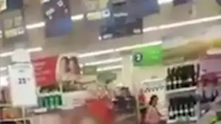 תיעוד: לקוחה בסופרמרקט בר"ג צעקה לעבר בן העדה האתיופית: "אתה שחור והנפש שלך שחורה" תיעוד: לקוחה בסופרמרקט בר"ג צעקה לעבר בן העדה האתיופית: "אתה שחור והנפש שלך שחורה"