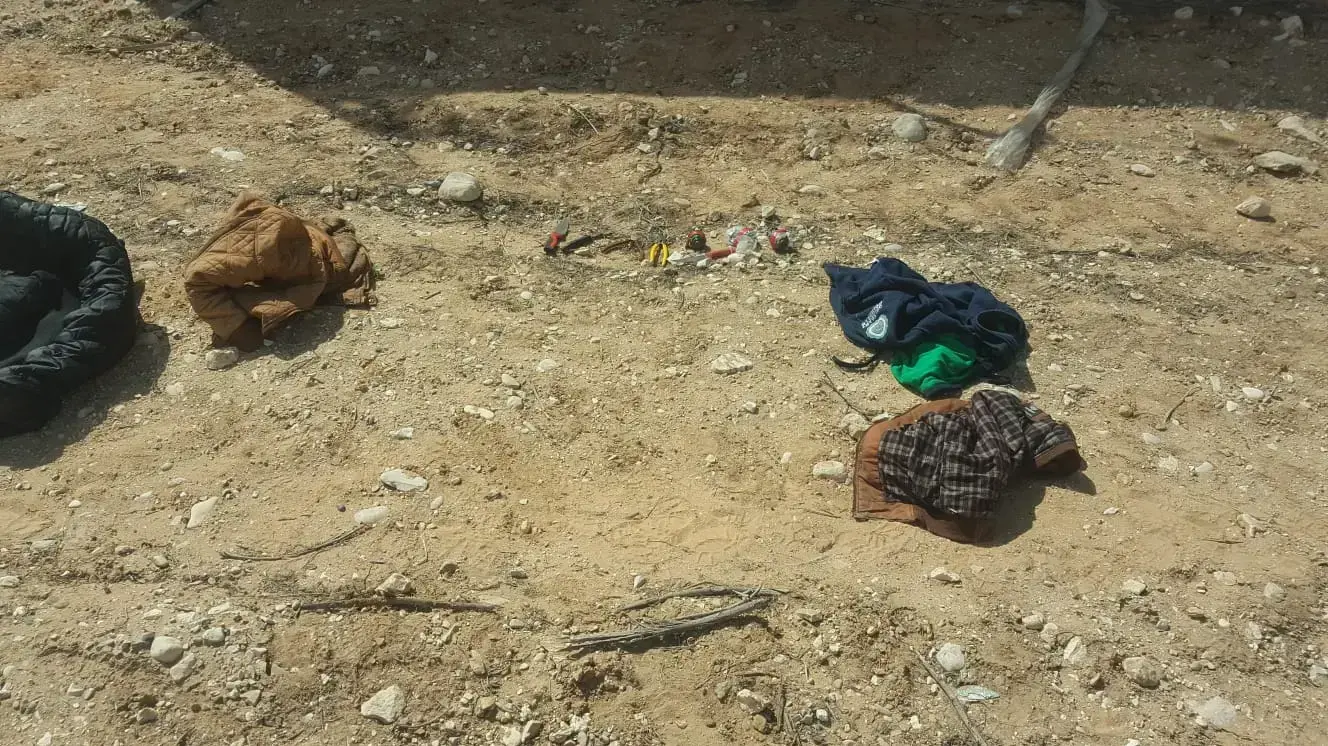 האמל"ח אשר נתפס בגדר המערכת על ידי החמושים האמל"ח אשר נתפס בגדר המערכת על ידי החמושים