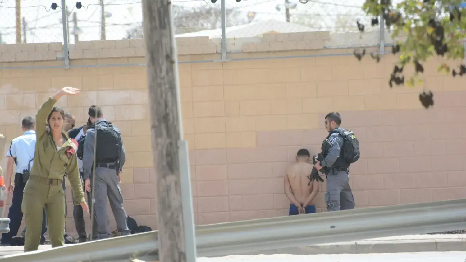 תמונות מפעילות כוחות הביטחון בעוטף עזה ומעצר החשודים בכניסה לבסיס צאלים 27 במרץ 2018 תמונות מפעילות כוחות הביטחון בעוטף עזה ומעצר החשודים בכניסה לבסיס צאלים 27 במרץ 2018
