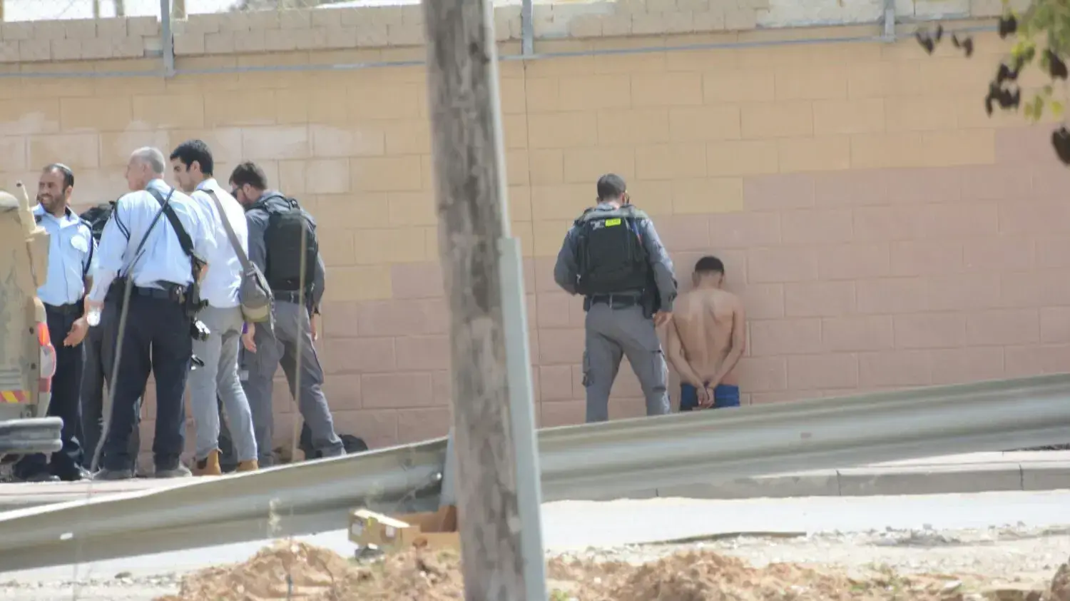 תמונות מפעילות כוחות הביטחון בעוטף עזה ומעצר החשודים בכניסה לבסיס צאלים 27 במרץ 2018 תמונות מפעילות כוחות הביטחון בעוטף עזה ומעצר החשודים בכניסה לבסיס צאלים 27 במרץ 2018