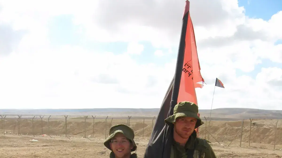 נתנאל יהלומי (משמאל) נתנאל יהלומי (משמאל)