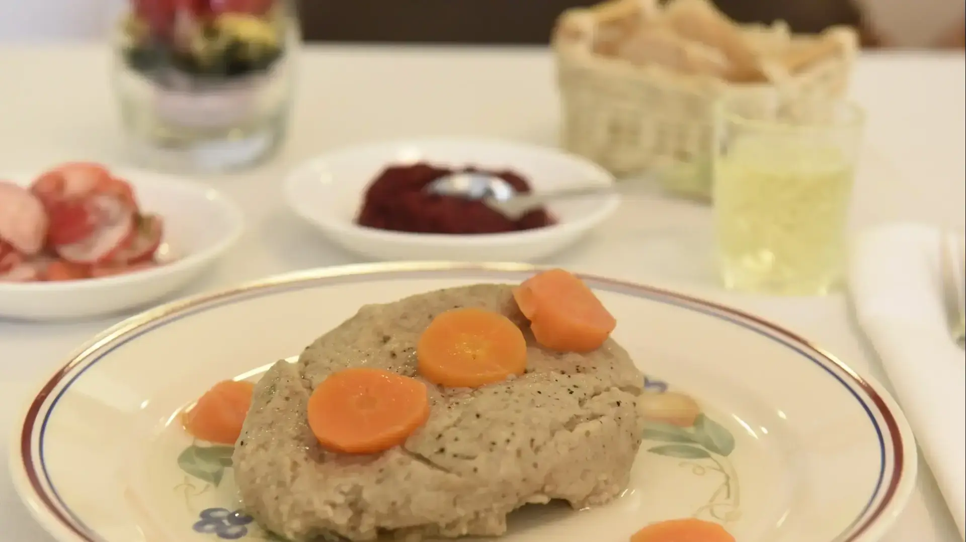 גפילטע פיש במסעדת שמוליק כהן גפילטע פיש במסעדת שמוליק כהן