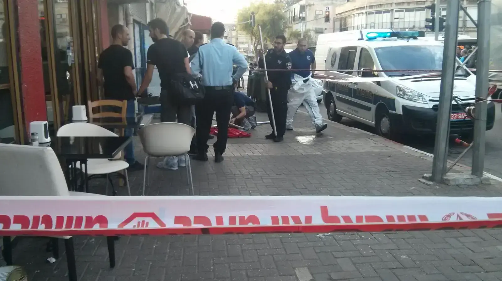 זירת האירוע בה נדקרה אישה בדרך שלמה בתל אביב 28 במרץ 2018 זירת האירוע בה נדקרה אישה בדרך שלמה בתל אביב 28 במרץ 2018
