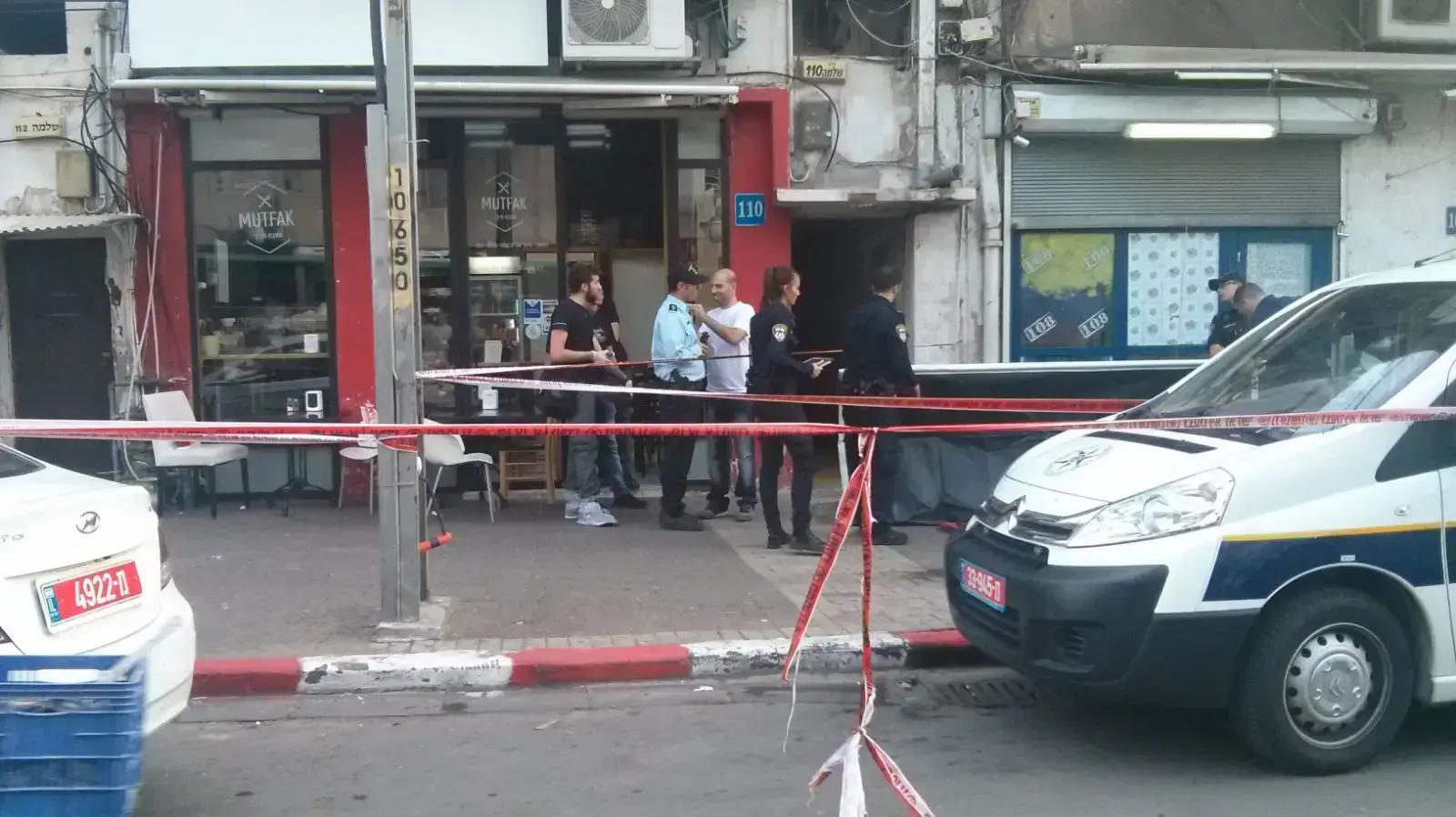 זירת האירוע בה נדקרה אישה בדרך שלמה בתל אביב 28 במרץ 2018 זירת האירוע בה נדקרה אישה בדרך שלמה בתל אביב 28 במרץ 2018