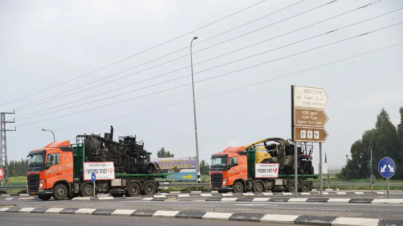 המשאיות במחאת הפשיעה החקלאית הנושאות את הכלים שהוצתו המשאיות במחאת הפשיעה החקלאית הנושאות את הכלים שהוצתו