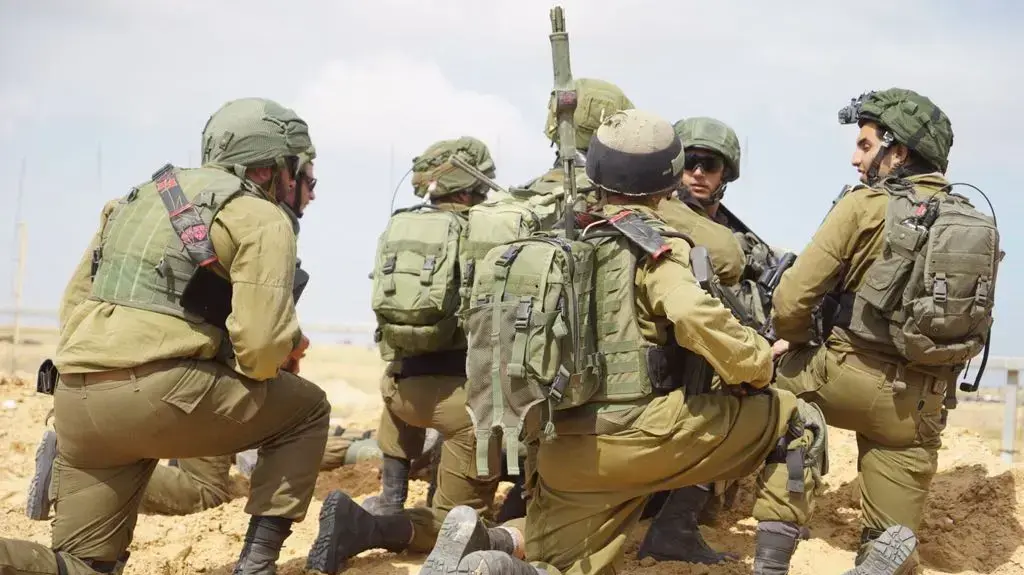 מפקד פיקוד הדרום, אלוף אייל זמיר, ראש אגף המבצעים, אלוף ניצן אלון, מתאם פעולות הממשלה בשטחים, אלוף יואב (פולי) מרדכי, בגבול רצועת עזה, 30 במרץ 2018 מפקד פיקוד הדרום, אלוף אייל זמיר, ראש אגף המבצעים, אלוף ניצן אלון, מתאם פעולות הממשלה בשטחים, אלוף יואב (פולי) מרדכי, בגבול רצועת עזה, 30 במרץ 2018