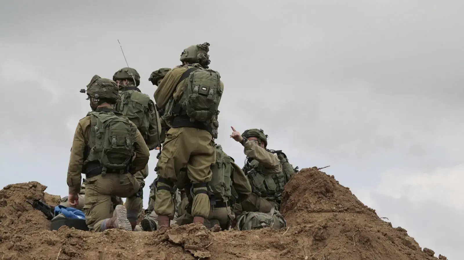 מפקד פיקוד הדרום, אלוף אייל זמיר, ראש אגף המבצעים, אלוף ניצן אלון, מתאם פעולות הממשלה בשטחים, אלוף יואב (פולי) מרדכי, בגבול רצועת עזה, 30 במרץ 2018 מפקד פיקוד הדרום, אלוף אייל זמיר, ראש אגף המבצעים, אלוף ניצן אלון, מתאם פעולות הממשלה בשטחים, אלוף יואב (פולי) מרדכי, בגבול רצועת עזה, 30 במרץ 2018