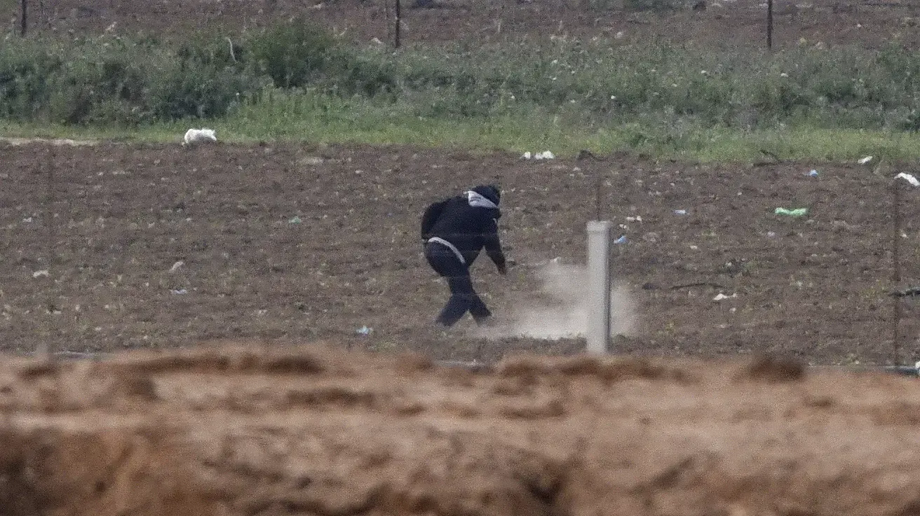 ירי לעבר תושב עזה מנסה להגיע לגדר גבול רצועת עזה צפון הרצועה, 30 במרץ 2018 ירי לעבר תושב עזה מנסה להגיע לגדר גבול רצועת עזה צפון הרצועה, 30 במרץ 2018