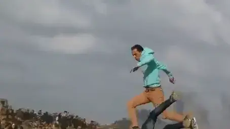 תיעוד רגעי הפגיעה בעבד אל פתאח עבד אל נבי שנורה למוות בהפגנה על הגדר בעזה, 30 במרץ 2018 תיעוד רגעי הפגיעה בעבד אל פתאח עבד אל נבי שנורה למוות בהפגנה על הגדר בעזה, 30 במרץ 2018