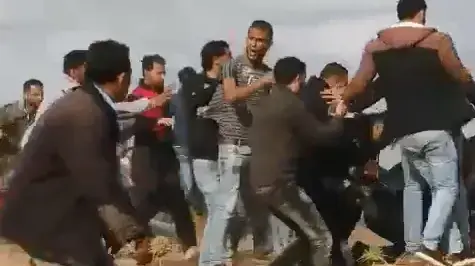 תיעוד רגעי הפגיעה בעבד אל פתאח עבד אל נבי שנורה למוות בהפגנה על הגדר בעזה, 30 במרץ 2018 תיעוד רגעי הפגיעה בעבד אל פתאח עבד אל נבי שנורה למוות בהפגנה על הגדר בעזה, 30 במרץ 2018