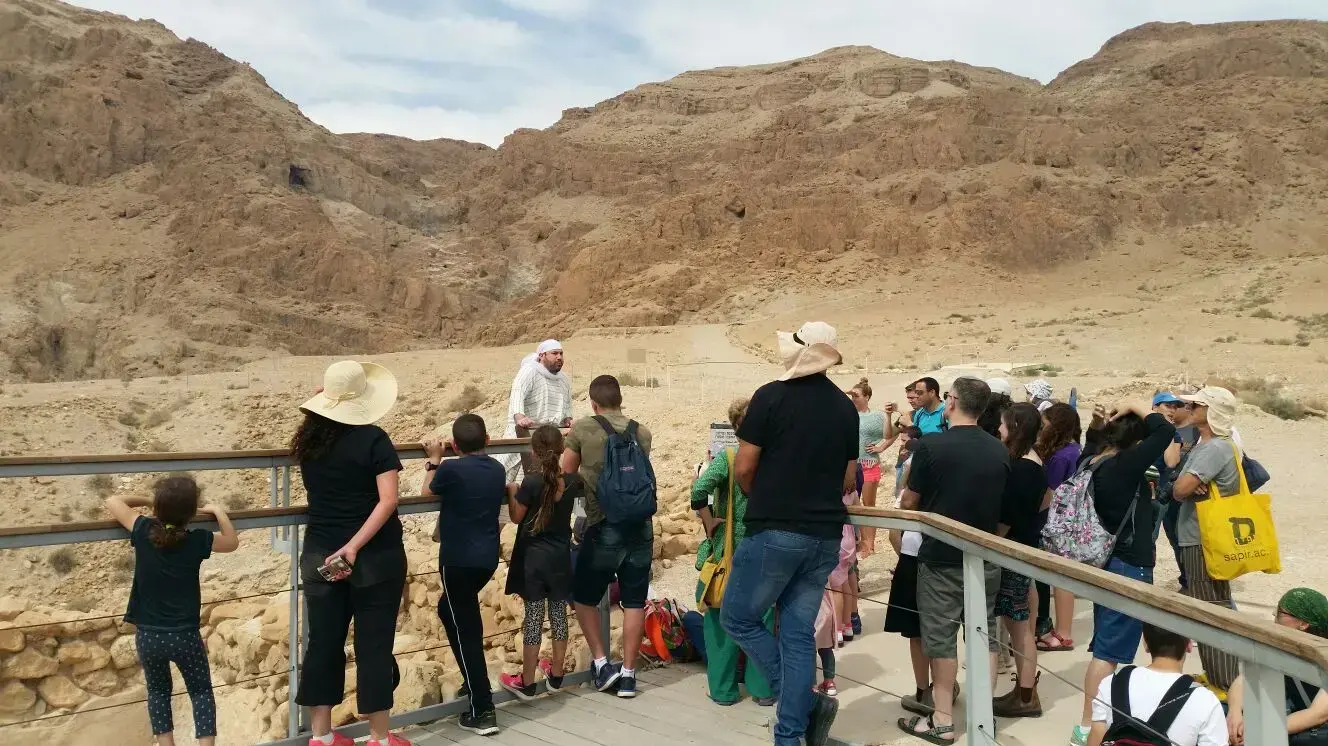 מטיילים בפסח בגן הלאומי קומראן, 1 באפריל 2018 מטיילים בפסח בגן הלאומי קומראן, 1 באפריל 2018