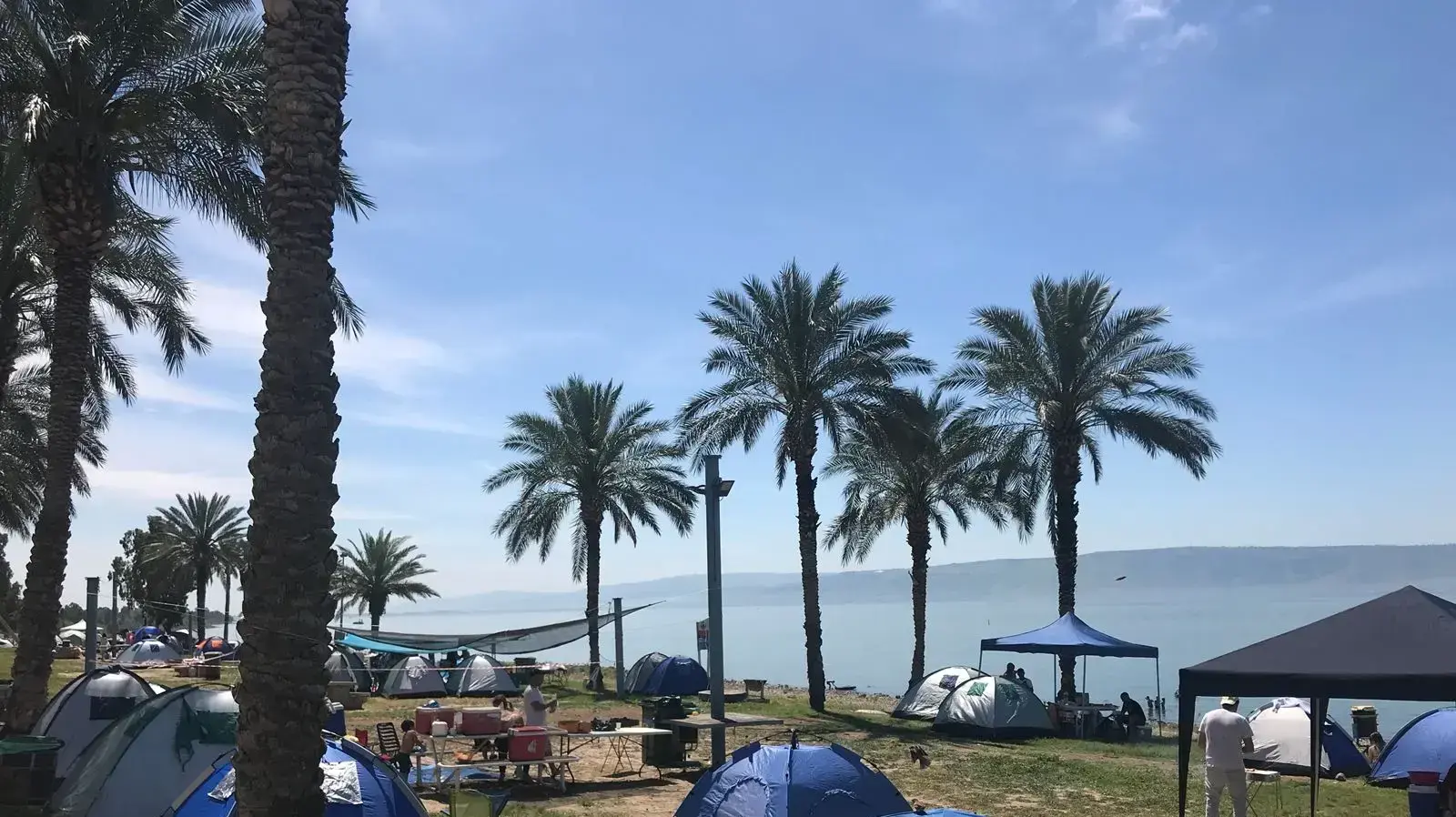 מטיילים בפסח בחופי הכנרת, 1 באפריל 2018 מטיילים בפסח בחופי הכנרת, 1 באפריל 2018