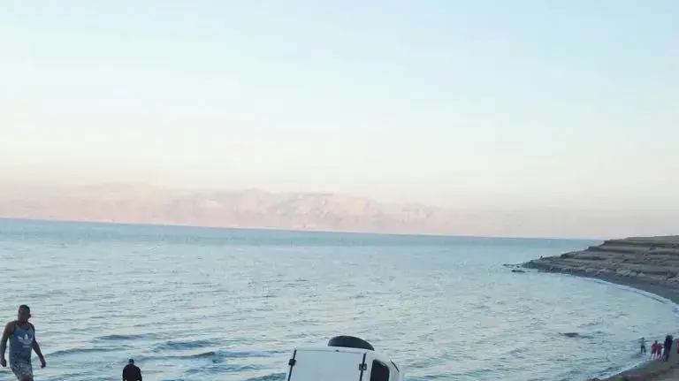 רכב מטיילים נפל לבולען באזור מועצה אזורית מגילות ים המלח, 1 באפבריל 2018 רכב מטיילים נפל לבולען באזור מועצה אזורית מגילות ים המלח, 1 באפבריל 2018
