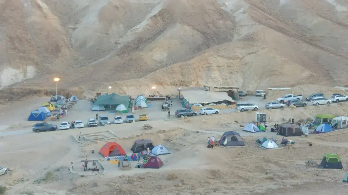 חניון לילה מצדה מערב חניון לילה מצדה מערב