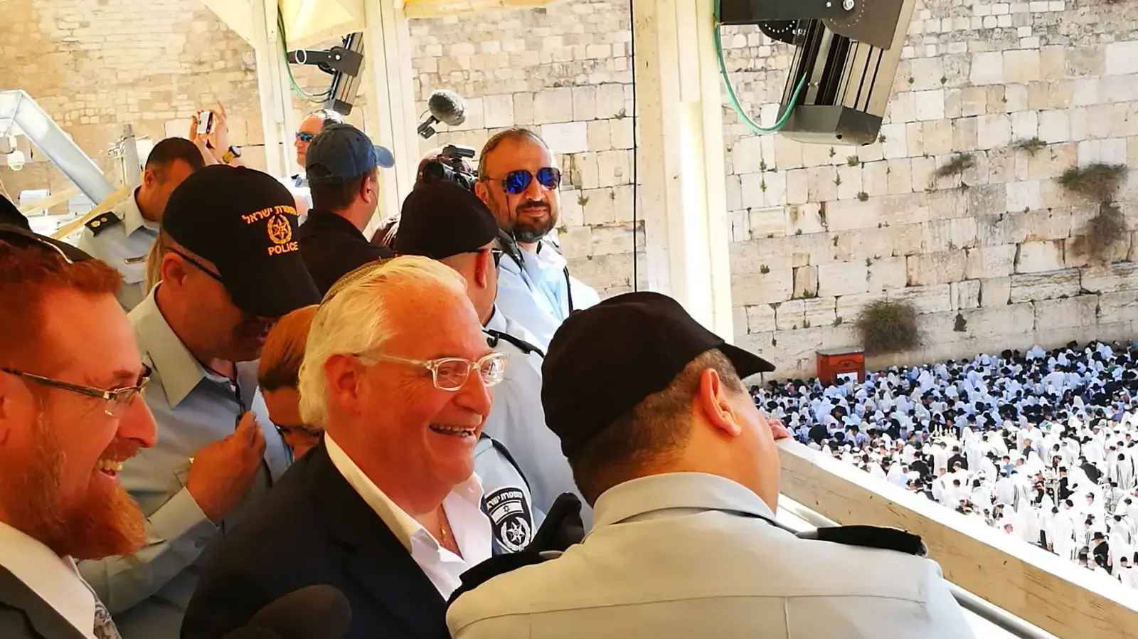 מפכ"ל המשטרה, רוני אלשיך, שגריר ארה"ב בישראל וחבר הכנסת יהודה גליק, בברכת הכוהנים, רחבת הכותל, ירושלים, 2 באפריל 2018 מפכ"ל המשטרה, רוני אלשיך, שגריר ארה"ב בישראל וחבר הכנסת יהודה גליק, בברכת הכוהנים, רחבת הכותל, ירושלים, 2 באפריל 2018