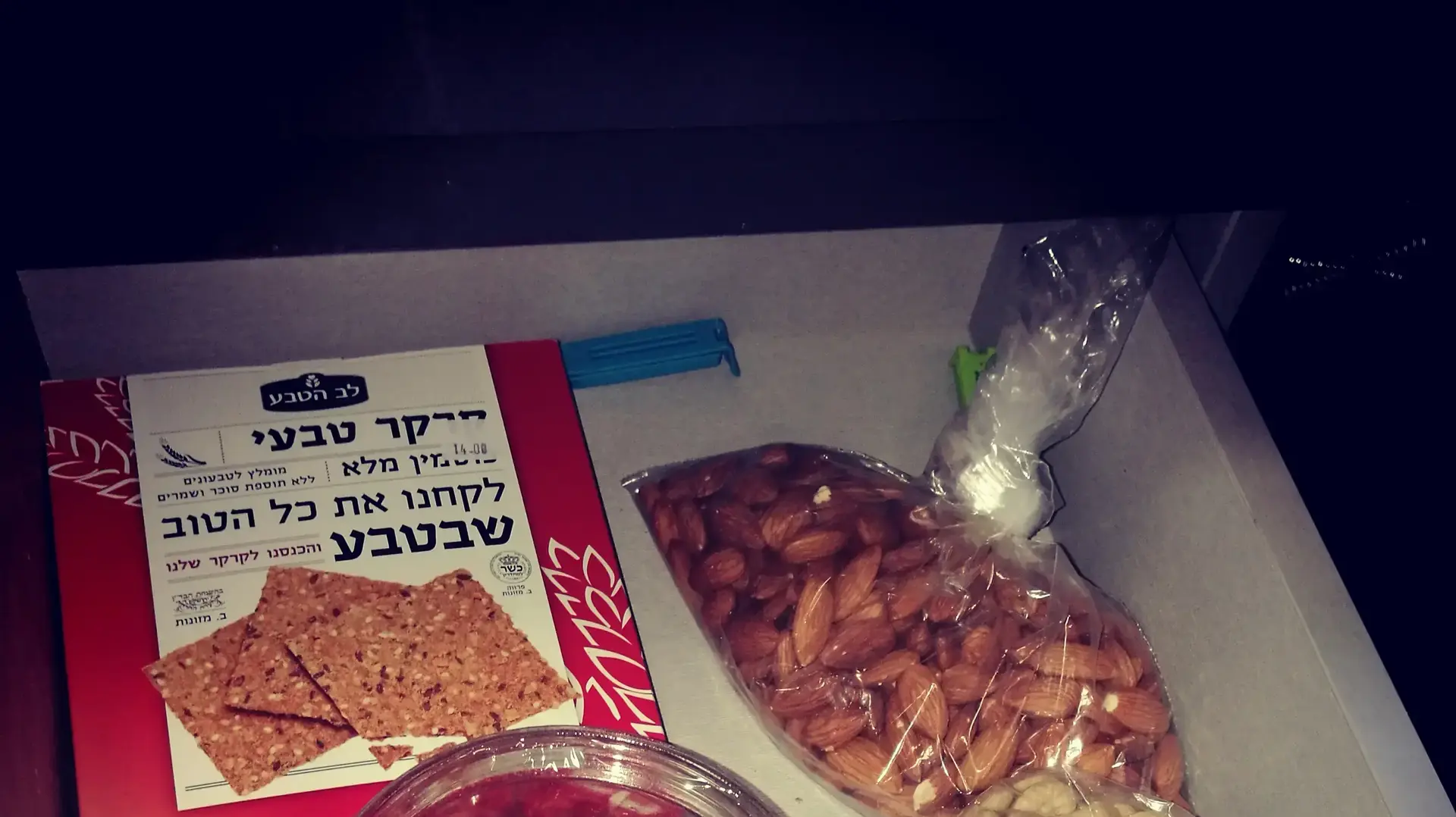 מגירה עם נשנושים בריאים מגירה עם נשנושים בריאים