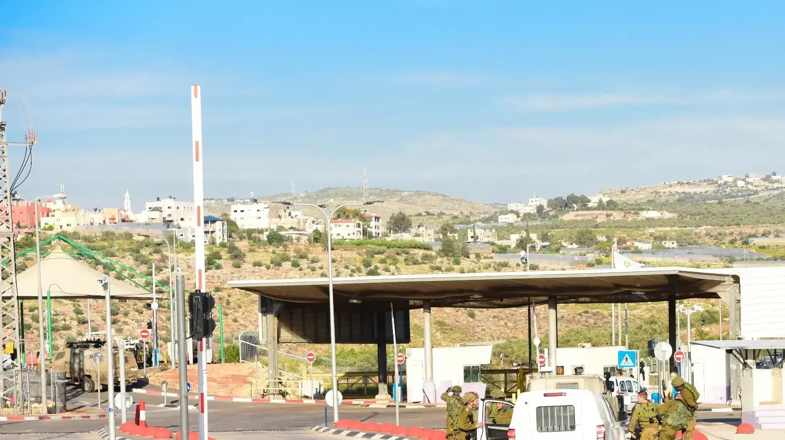 סיכול פיגוע דקירה באבני חפץ, המחבל נורה ונפצע סיכול פיגוע דקירה באבני חפץ, המחבל נורה ונפצע
