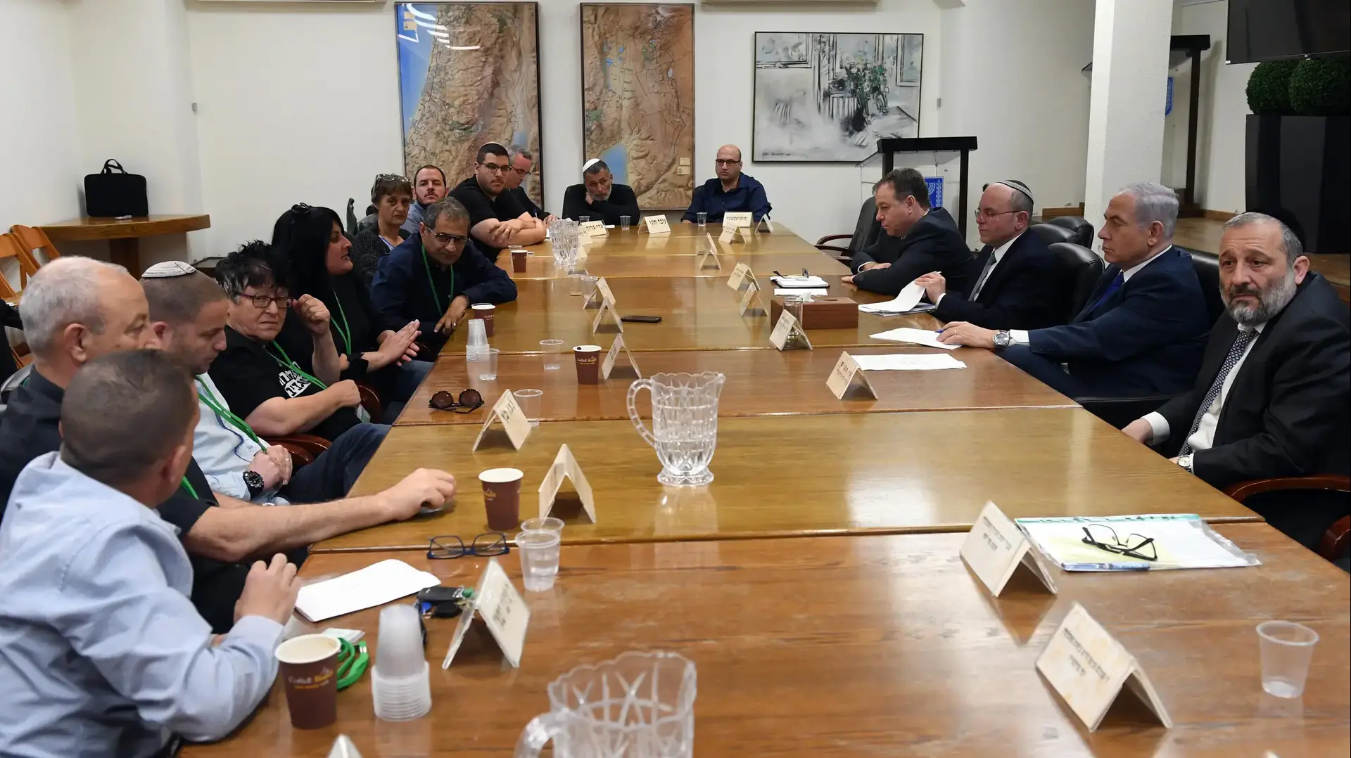 ראש הממשלה בנימין נתניהו נפגש בצהרים עם תושבי דרום תל אביב, 3 באפריל 2018 