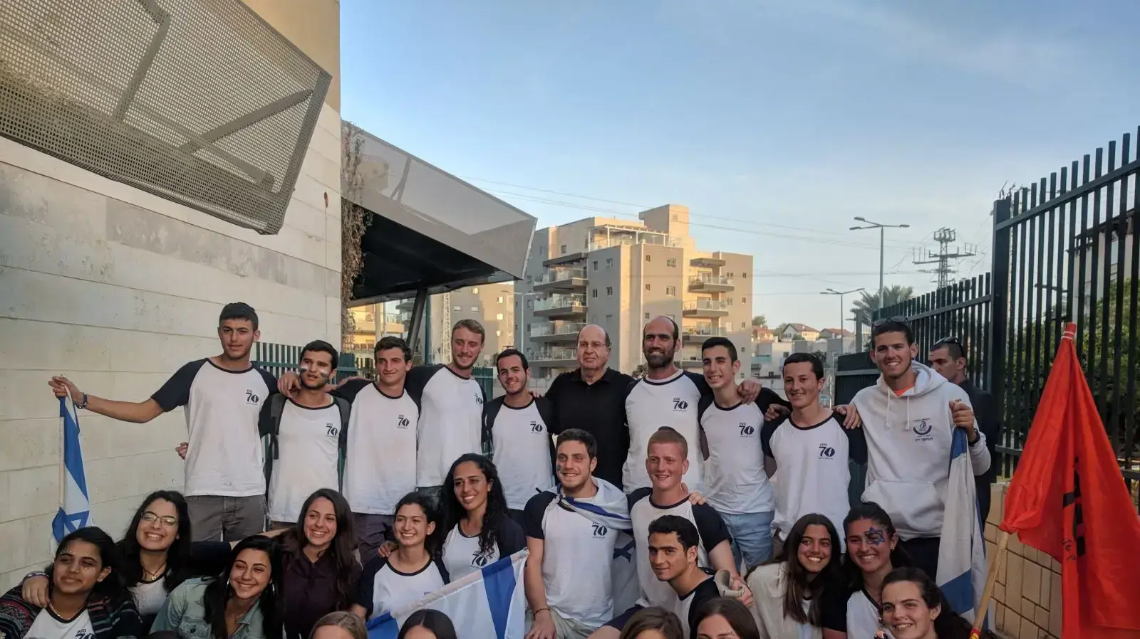 מפגש עם בוגי יעלון מפגש עם בוגי יעלון