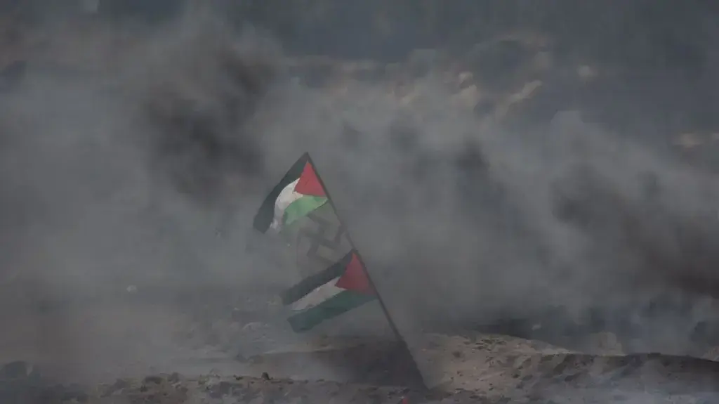 גבול רצועת עזה הפגנת הצמיגינים צלב קרס, 6 באפריל 2018 גבול רצועת עזה הפגנת הצמיגינים צלב קרס, 6 באפריל 2018
