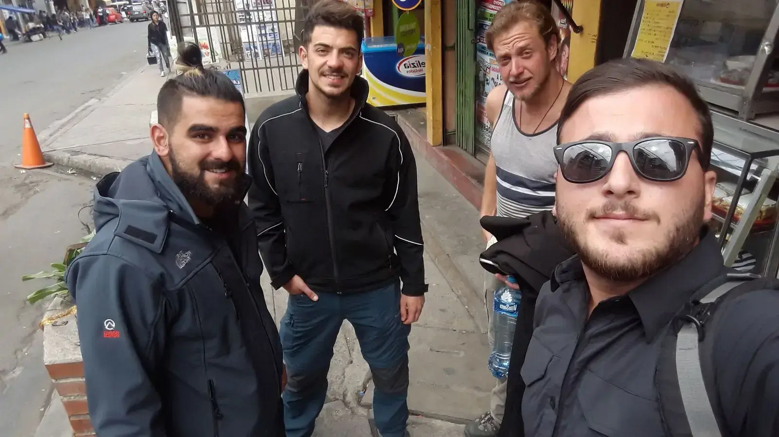 טל בר ההרוג במהלך הטיול בבוליביה יחד עם חבריו טל בר ההרוג במהלך הטיול בבוליביה יחד עם חבריו