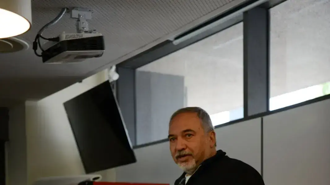שר הביטחון, אביגדור ליברמן, חונך מרכז הפעלה ברחבת אולם התרבות בקצרין 10 באפריל 2018 שר הביטחון, אביגדור ליברמן, חונך מרכז הפעלה ברחבת אולם התרבות בקצרין 10 באפריל 2018