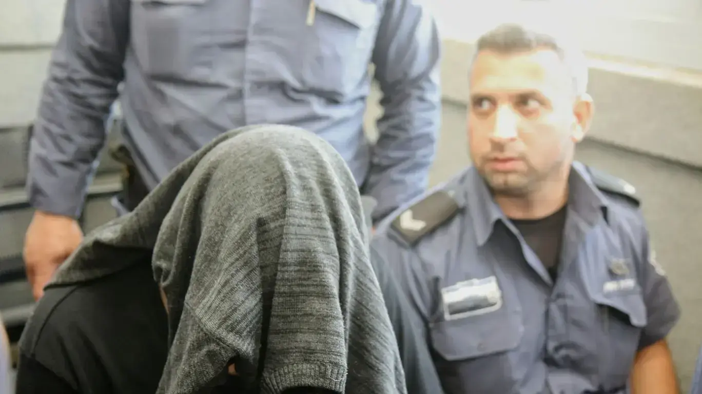 אביו של זמר מואשם במעשים מגונים- מובא לדיון בהארכת מעצרו בבית משפט השלום בחדרה אביו של זמר מואשם במעשים מגונים- מובא לדיון בהארכת מעצרו בבית משפט השלום בחדרה