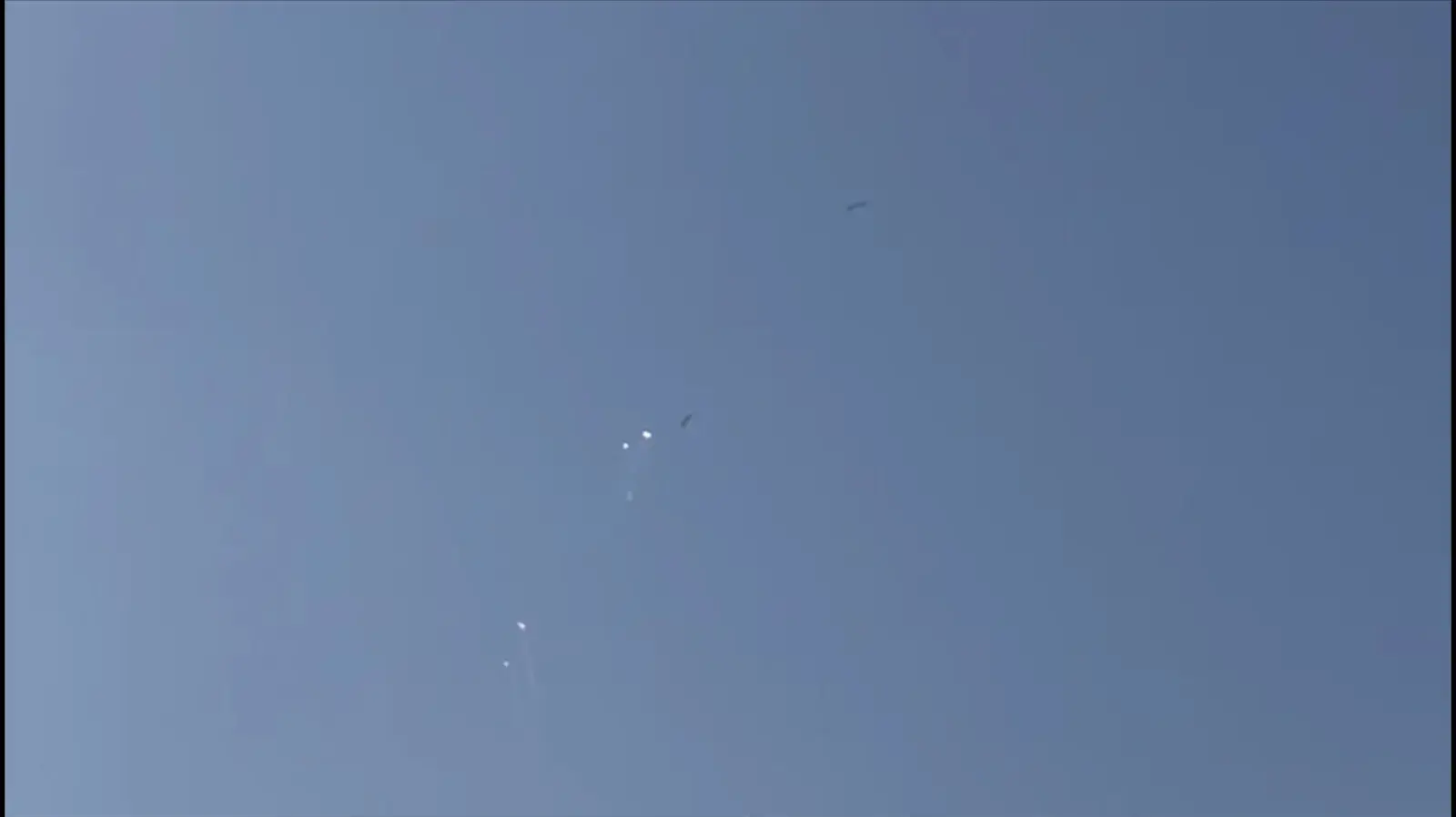 מטוסי קרב מעל תל אביב ביום השואה מטוסי קרב מעל תל אביב ביום השואה