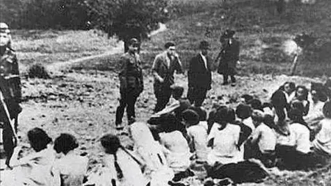 אסירים במחנה יאסנובאץ, קרואטיה, בזמן מלחמת העולם השנייה אסירים במחנה יאסנובאץ, קרואטיה, בזמן מלחמת העולם השנייה