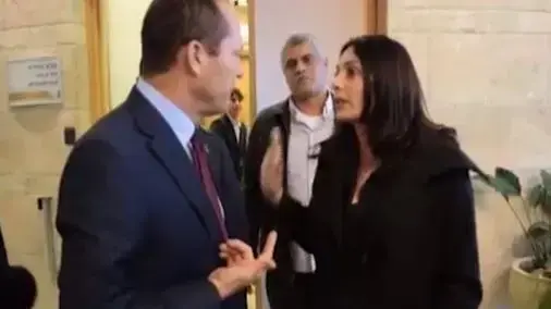 שרת התרבות מירי רגב וראש עיריית ירושלים ניר ברקת, בדיון על סגירת גלריה ברבור בעיר שרת התרבות מירי רגב וראש עיריית ירושלים ניר ברקת, בדיון על סגירת גלריה ברבור בעיר