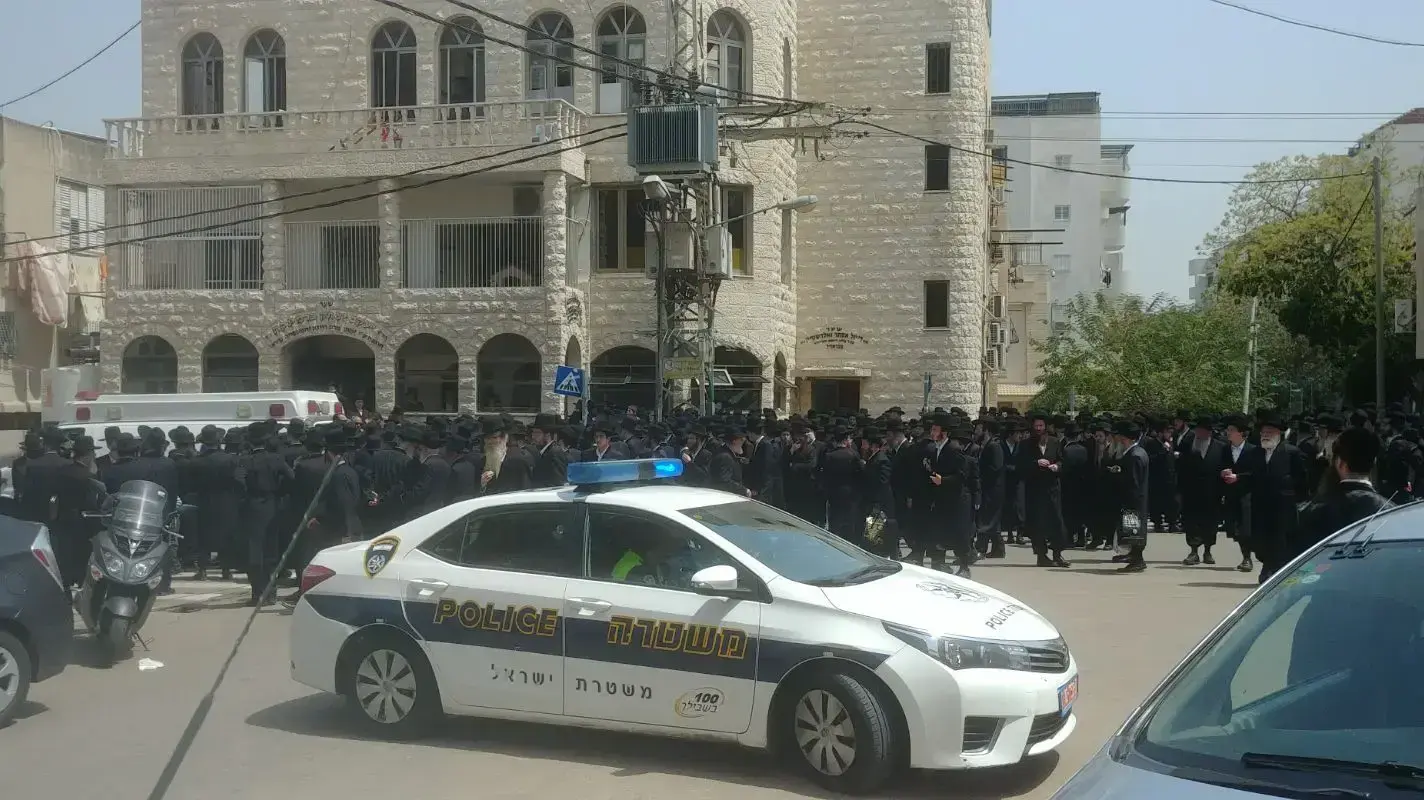 הלוויתו של הבחור חיים אלתר בן 19 תושב העיר שנהרג בתאונת דרכים סמוך לצומת מורשה הלוויתו של הבחור חיים אלתר בן 19 תושב העיר שנהרג בתאונת דרכים סמוך לצומת מורשה
