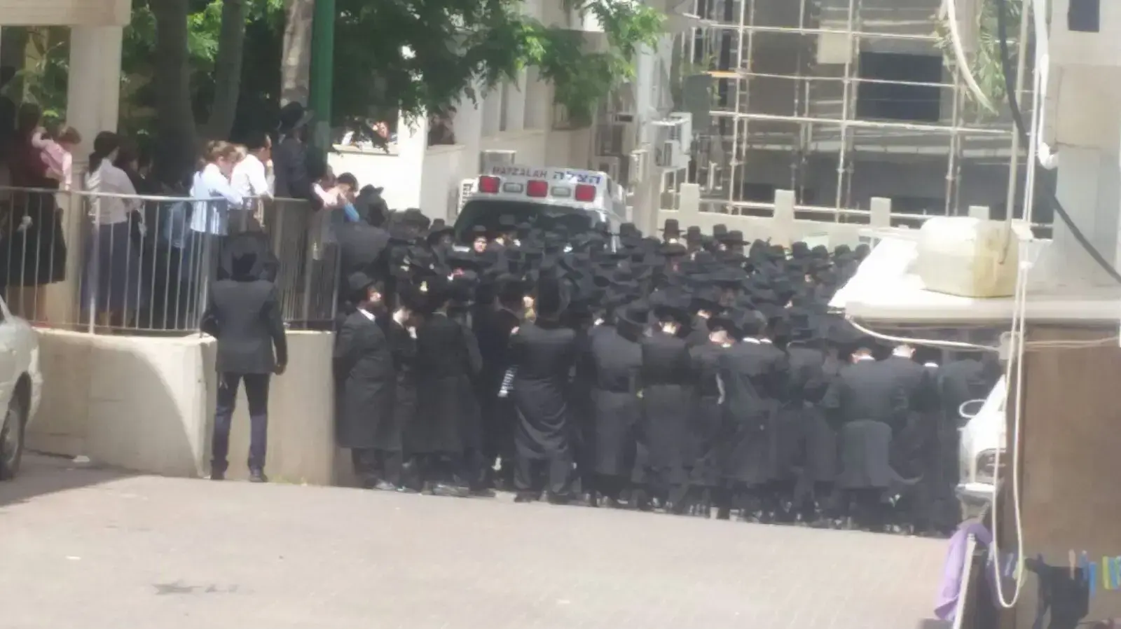 הלוויתו של הבחור חיים אלתר בן 19 תושב העיר שנהרג בתאונת דרכים סמוך לצומת מורשה הלוויתו של הבחור חיים אלתר בן 19 תושב העיר שנהרג בתאונת דרכים סמוך לצומת מורשה