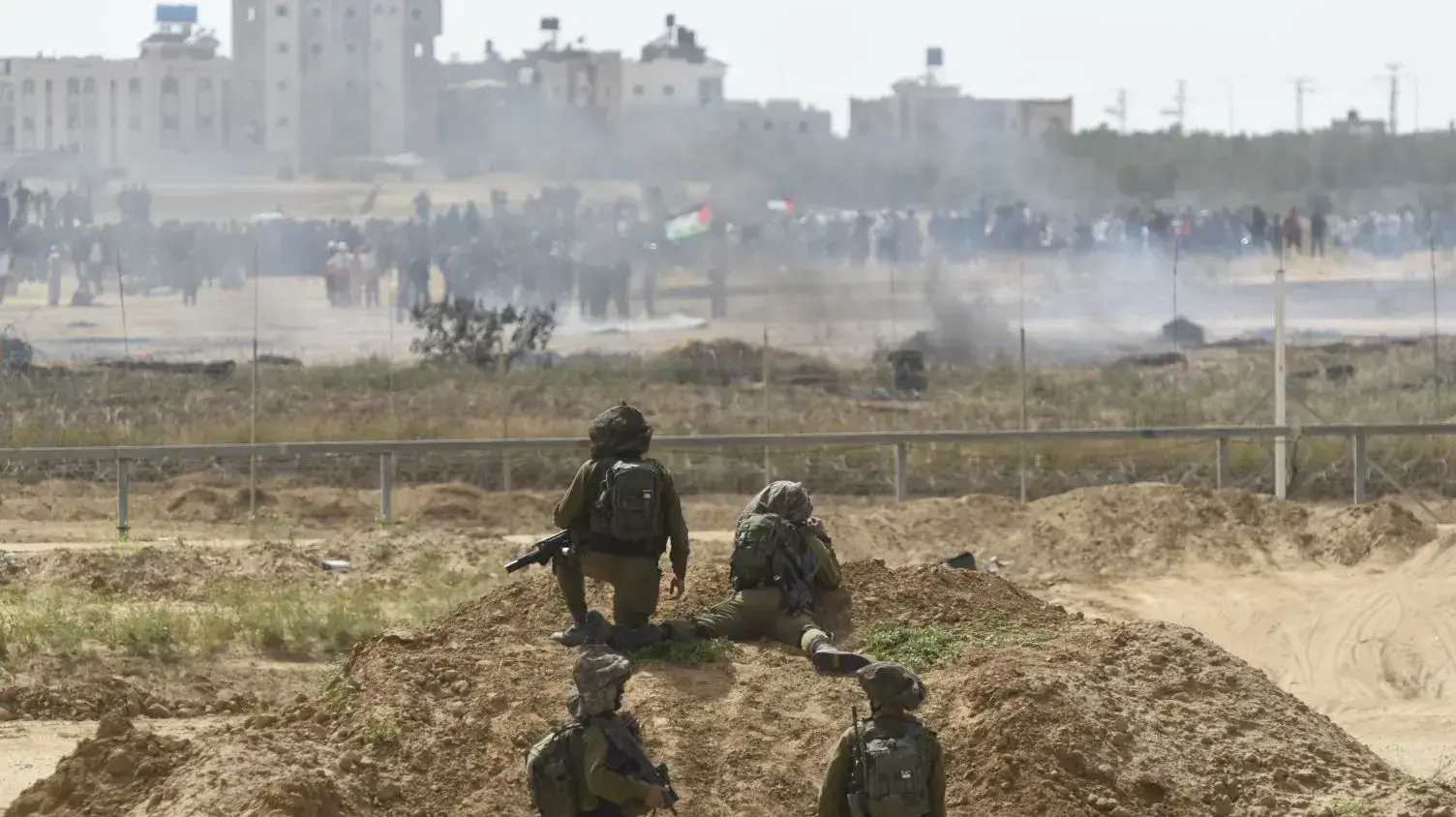 כוחות צה"ל בעימותים עם פלסטינים בגבול רצועת עזה. 13 באפריל 2018 כוחות צה"ל בעימותים עם פלסטינים בגבול רצועת עזה. 13 באפריל 2018