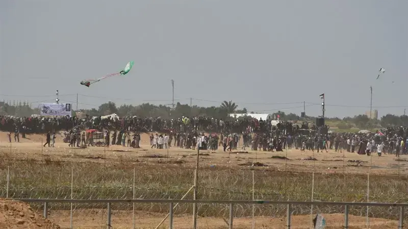 עפיפון נפץ שהופרח לעבר כוחות צה"ל בגבול הרצועה. 13 באפריל 2018 עפיפון נפץ שהופרח לעבר כוחות צה"ל בגבול הרצועה. 13 באפריל 2018