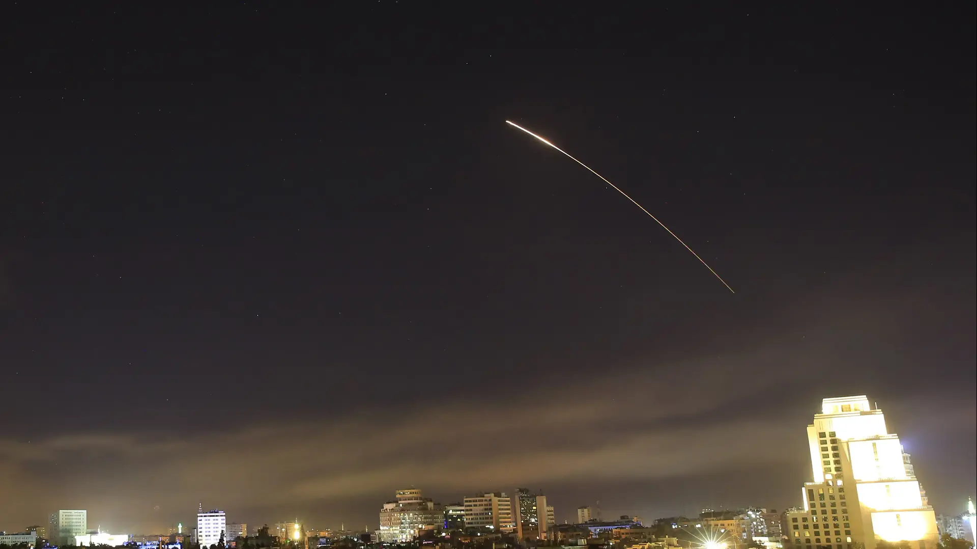 שמי דמשק מוארים במתקפה של המערב על סוריה, 14 באפריל 2018