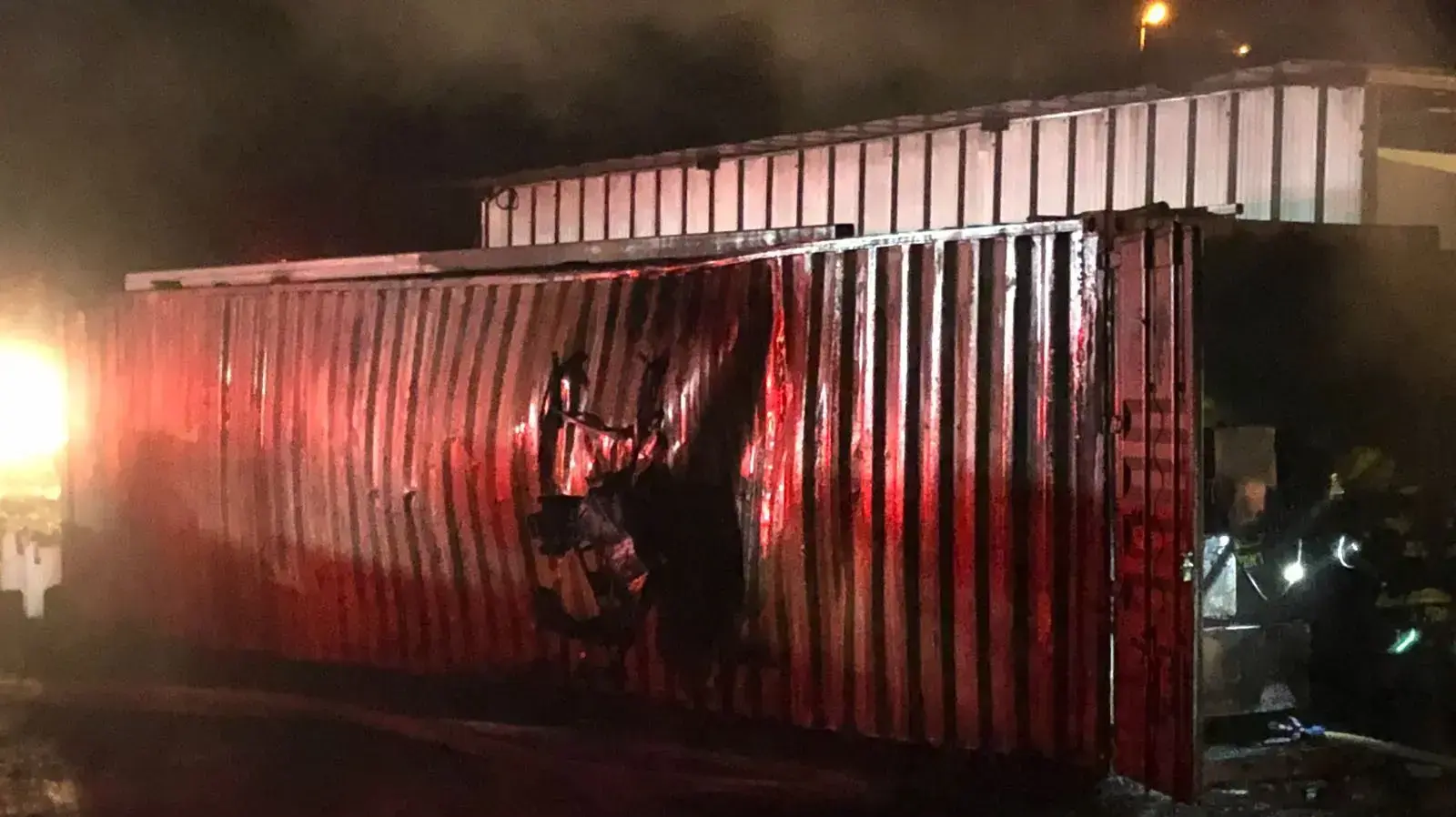 בית אריזה שנשרף במושב אמנון ברמת כורזים מצפון לכנרת, 14 באפריל 2018 בית אריזה שנשרף במושב אמנון ברמת כורזים מצפון לכנרת, 14 באפריל 2018
