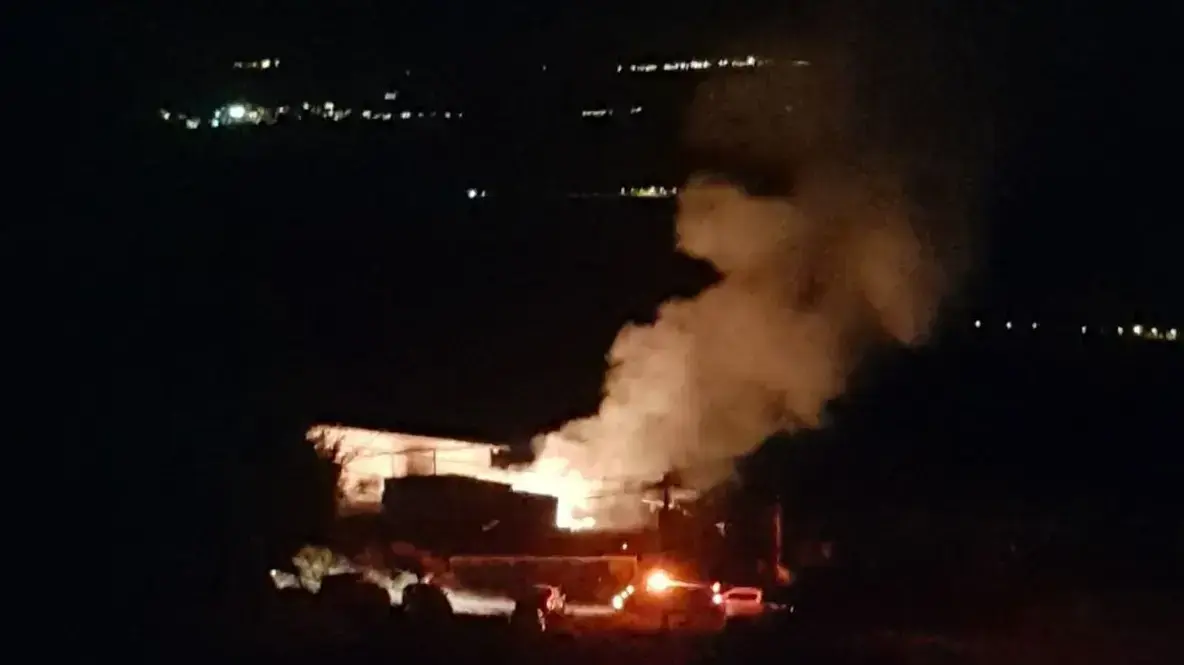 בית אריזה שנשרף במושב אמנון ברמת כורזים מצפון לכנרת, 14 באפריל 2018