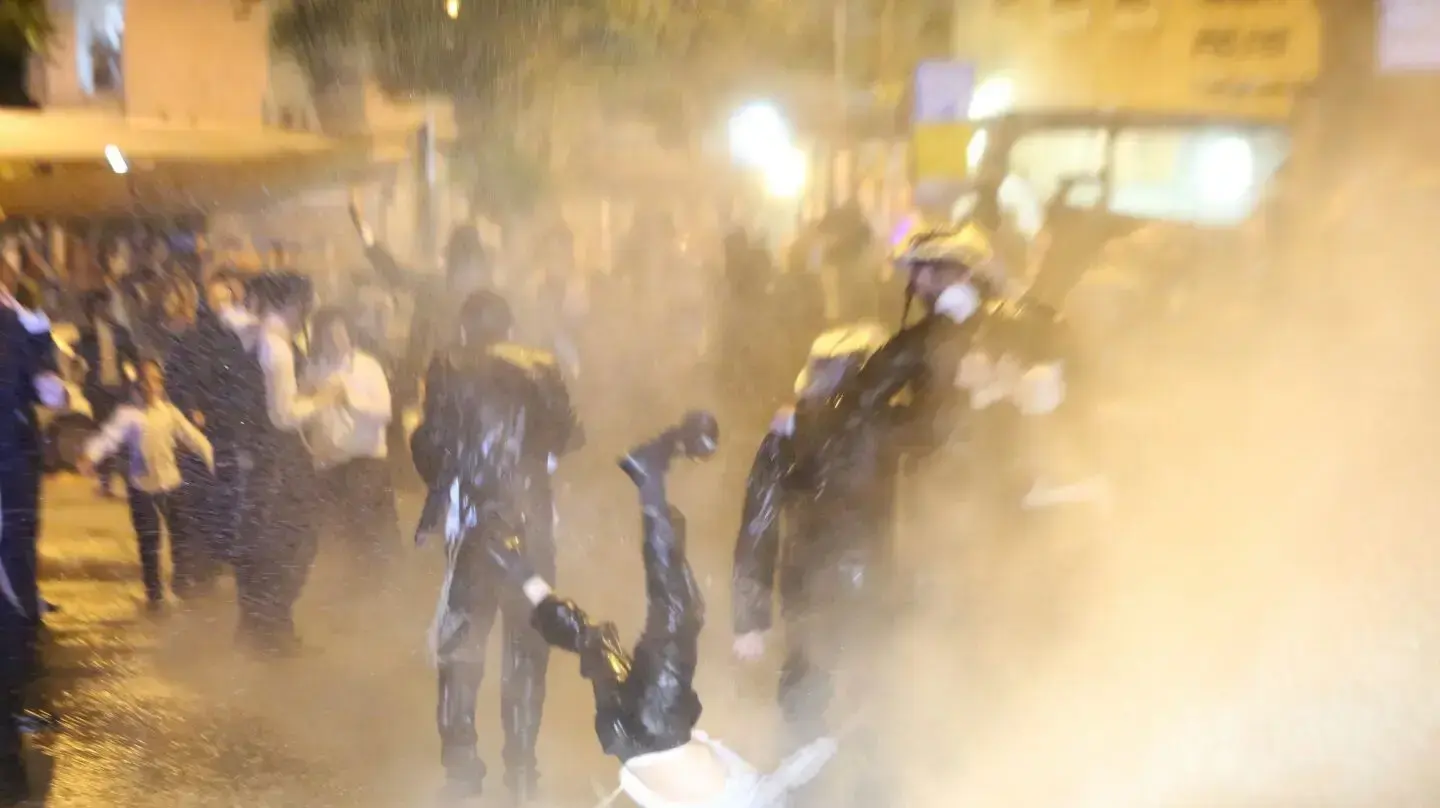 הפגנת חרדים נגד עריקת חיילת בירושלים הפגנת חרדים נגד עריקת חיילת בירושלים