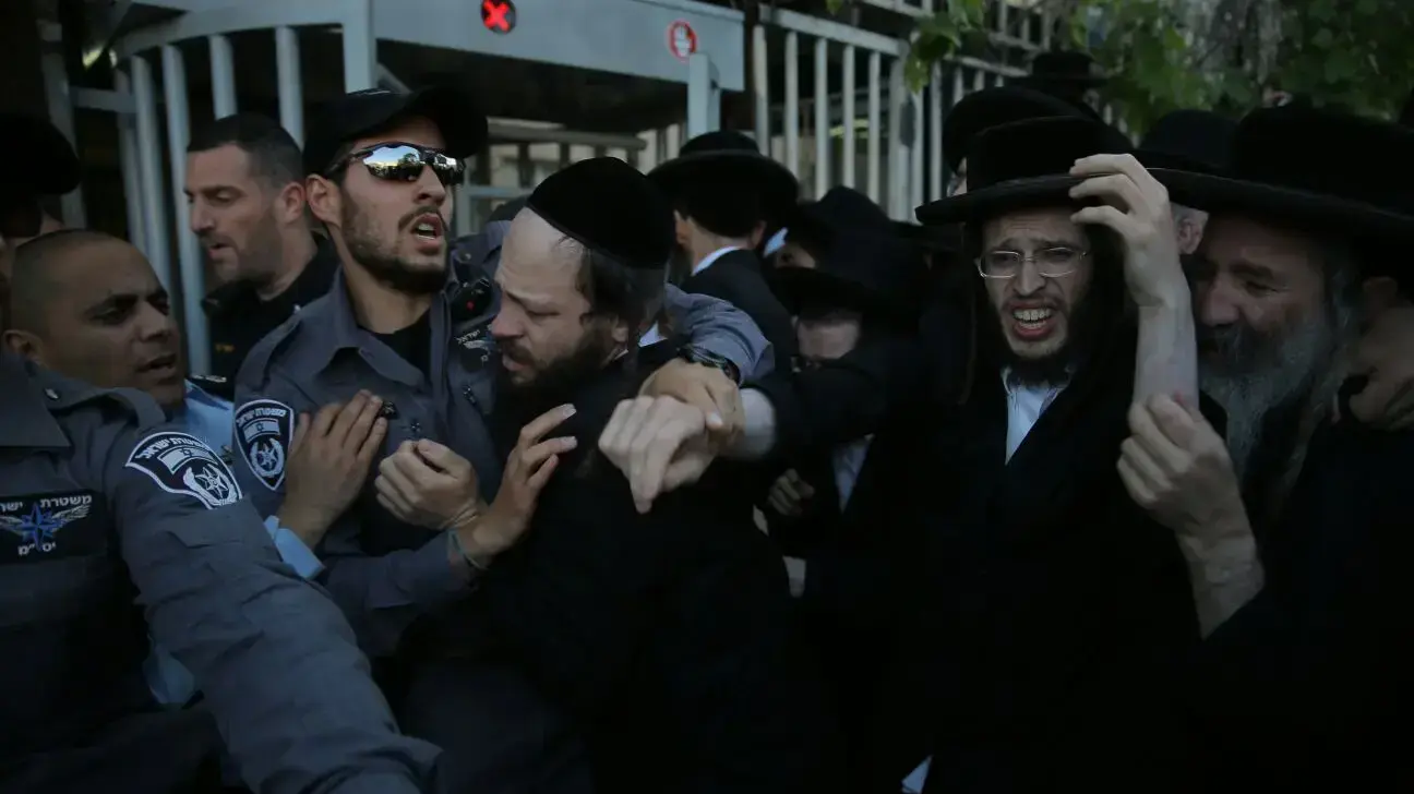 הפגנת חרדים נגד עריקת חיילת בירושלים הפגנת חרדים נגד עריקת חיילת בירושלים