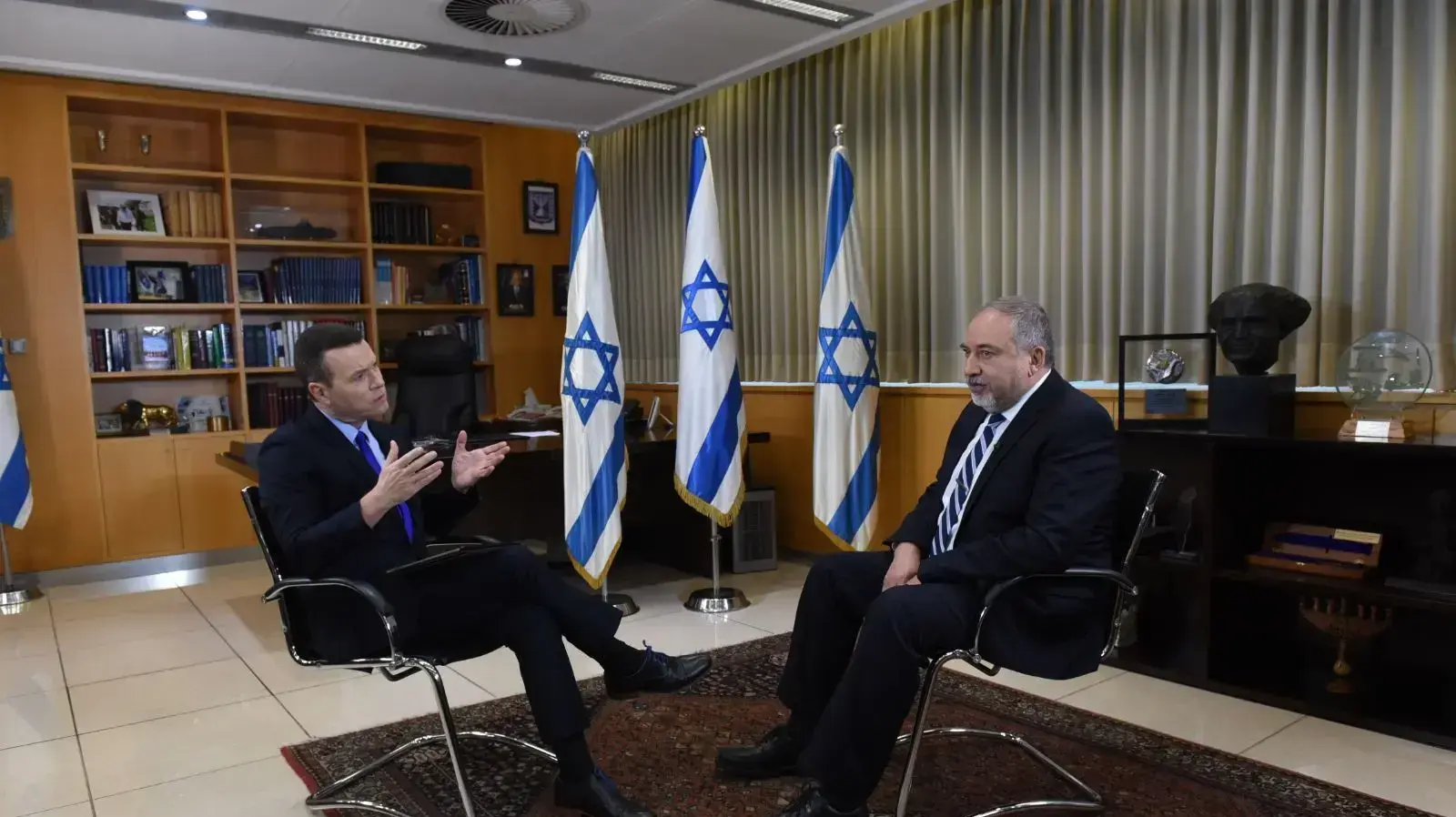 ראיון של שר הביטחון, אביגדור ליברמן לוואלה!TALK
16 באפריל 2018 ראיון של שר הביטחון, אביגדור ליברמן לוואלה!TALK
16 באפריל 2018