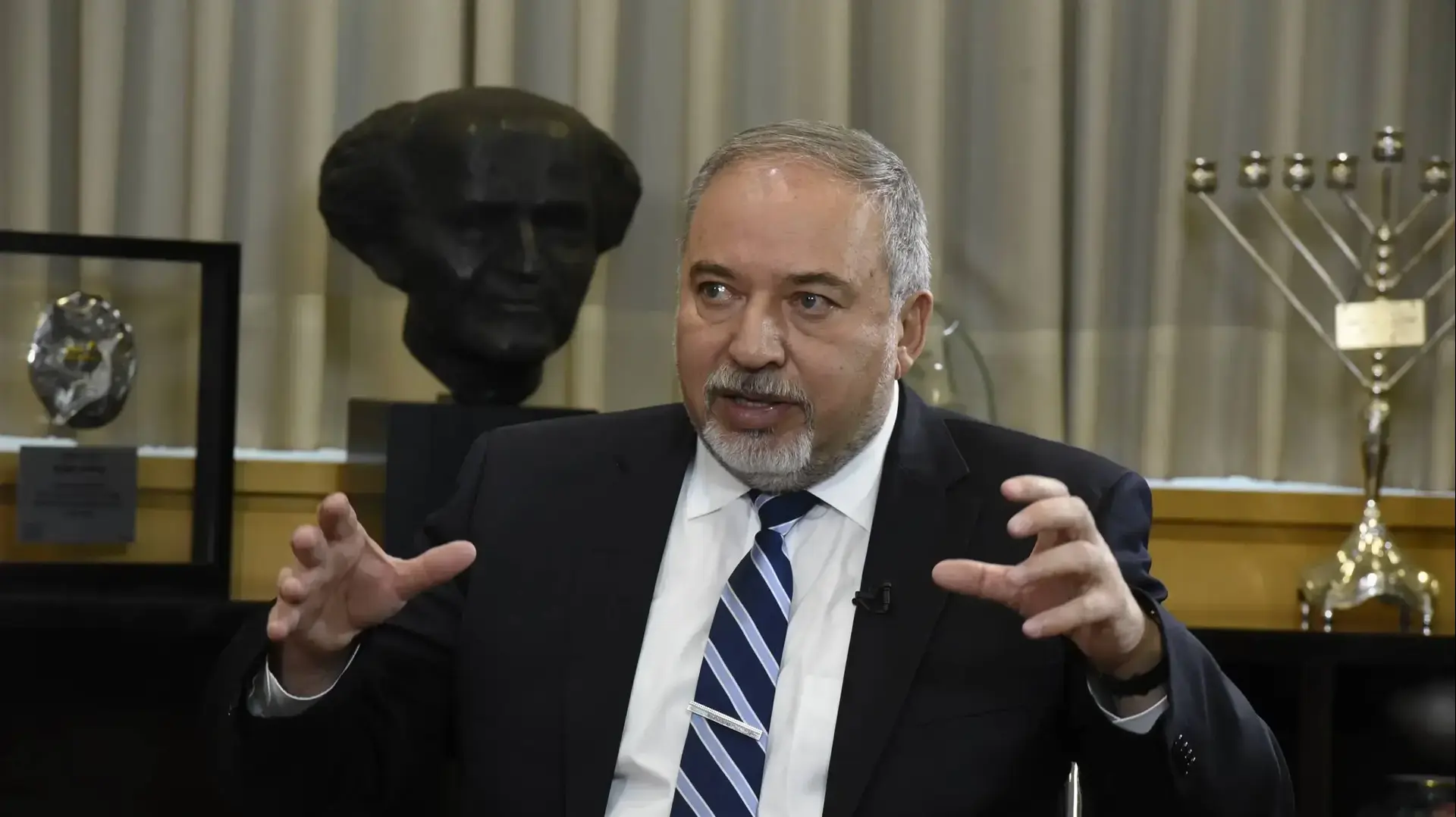 וואלה TALK הראיון המרכזי עם יעקב אילון ושר הבטחון אביגדור ליברמן 16 באפריל 2018 וואלה TALK הראיון המרכזי עם יעקב אילון ושר הבטחון אביגדור ליברמן 16 באפריל 2018