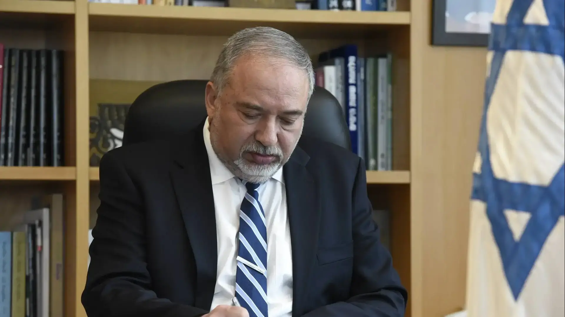 וואלה TALK הראיון המרכזי עם יעקב אילון ושר הבטחון אביגדור ליברמן 16 באפריל 2018 וואלה TALK הראיון המרכזי עם יעקב אילון ושר הבטחון אביגדור ליברמן 16 באפריל 2018